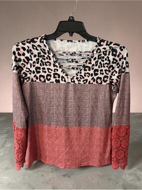 Women's Pink Leopard Colorblock Lace-Sleeve Top